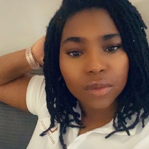 Meet your Posher, Dominique